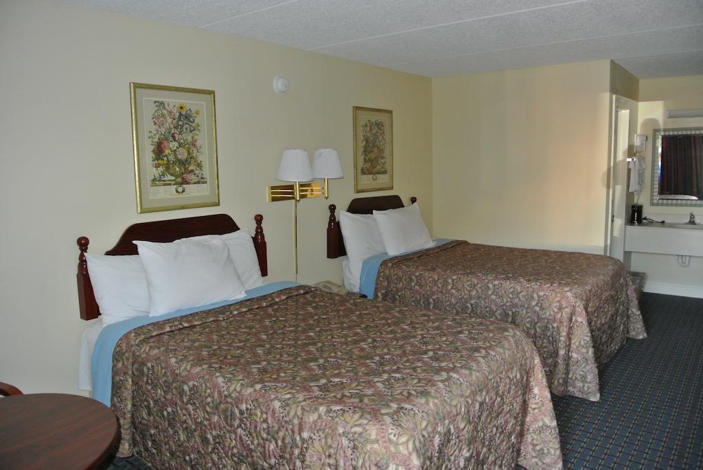 Rodeway Inn Норкрос Номер фото